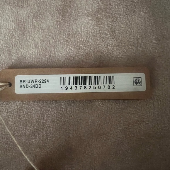 SKIMS T-SHIRT BRA - Picture 2 of 3